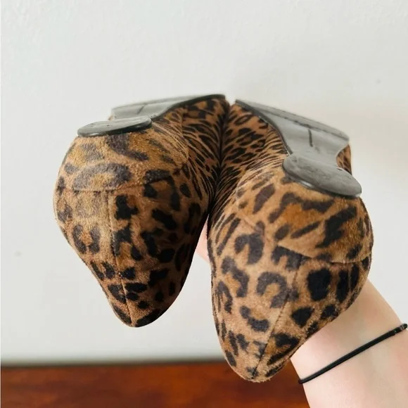 Stuart Weitzman leopard print low wedge heel shoes sz 8 m - Picture 8 of 9
